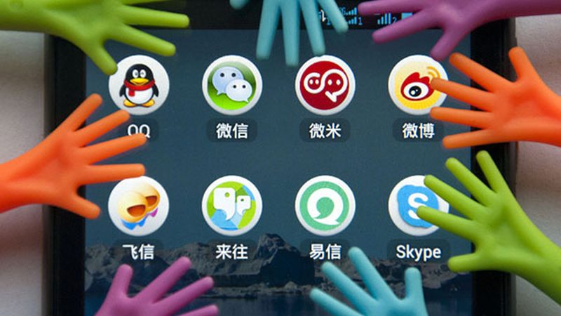 交换机光纤接口与电口：本质区别与选型考量
